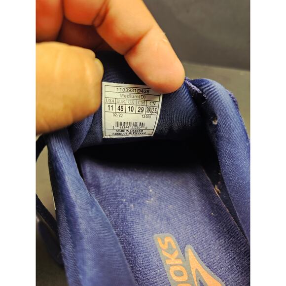 Brooks Men 11 Comfy footwear main image 8